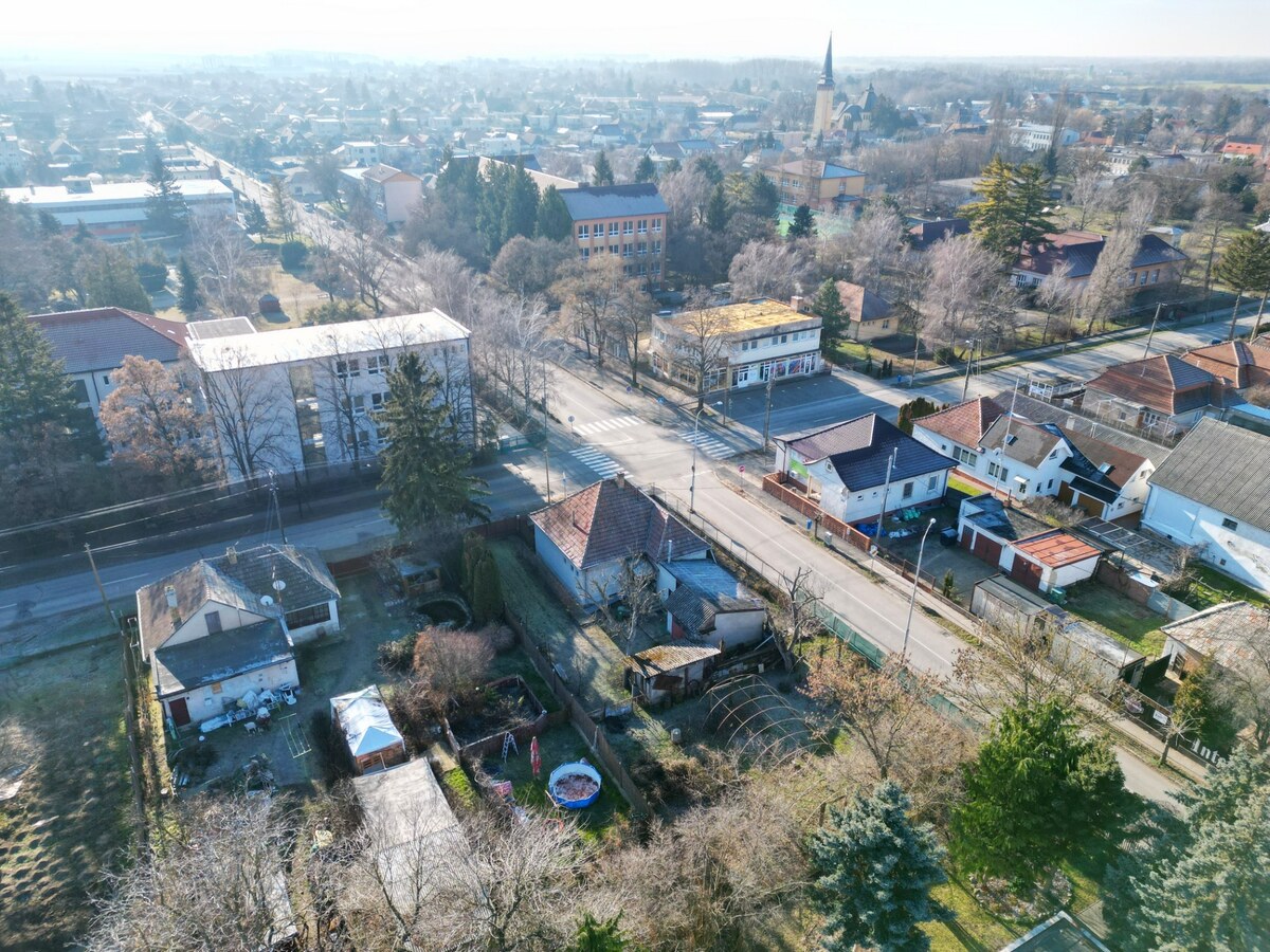 RODINNÝ DOM S VEĽKÝM POTENCIÁLIM V PRIAMOM CENTRE MESTA, HURBANOVO — foto 18