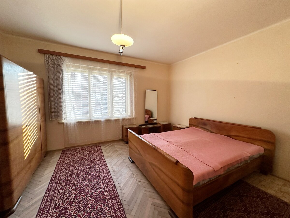 RODINNÝ DOM S VEĽKÝM POTENCIÁLIM V PRIAMOM CENTRE MESTA, HURBANOVO — foto 9