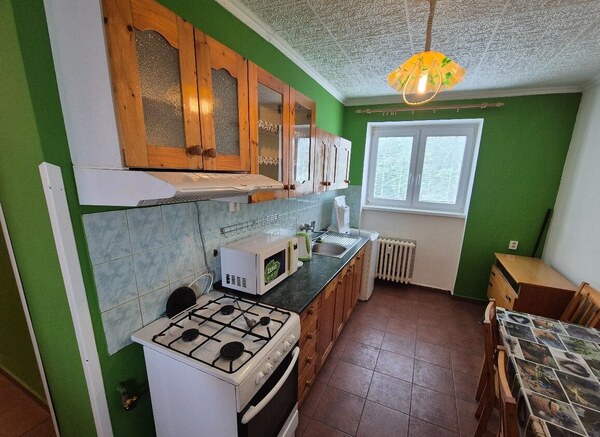 PREDAJ : 2 IZBOVÝ TEHLOVÝ BYT, KOMÁRNO