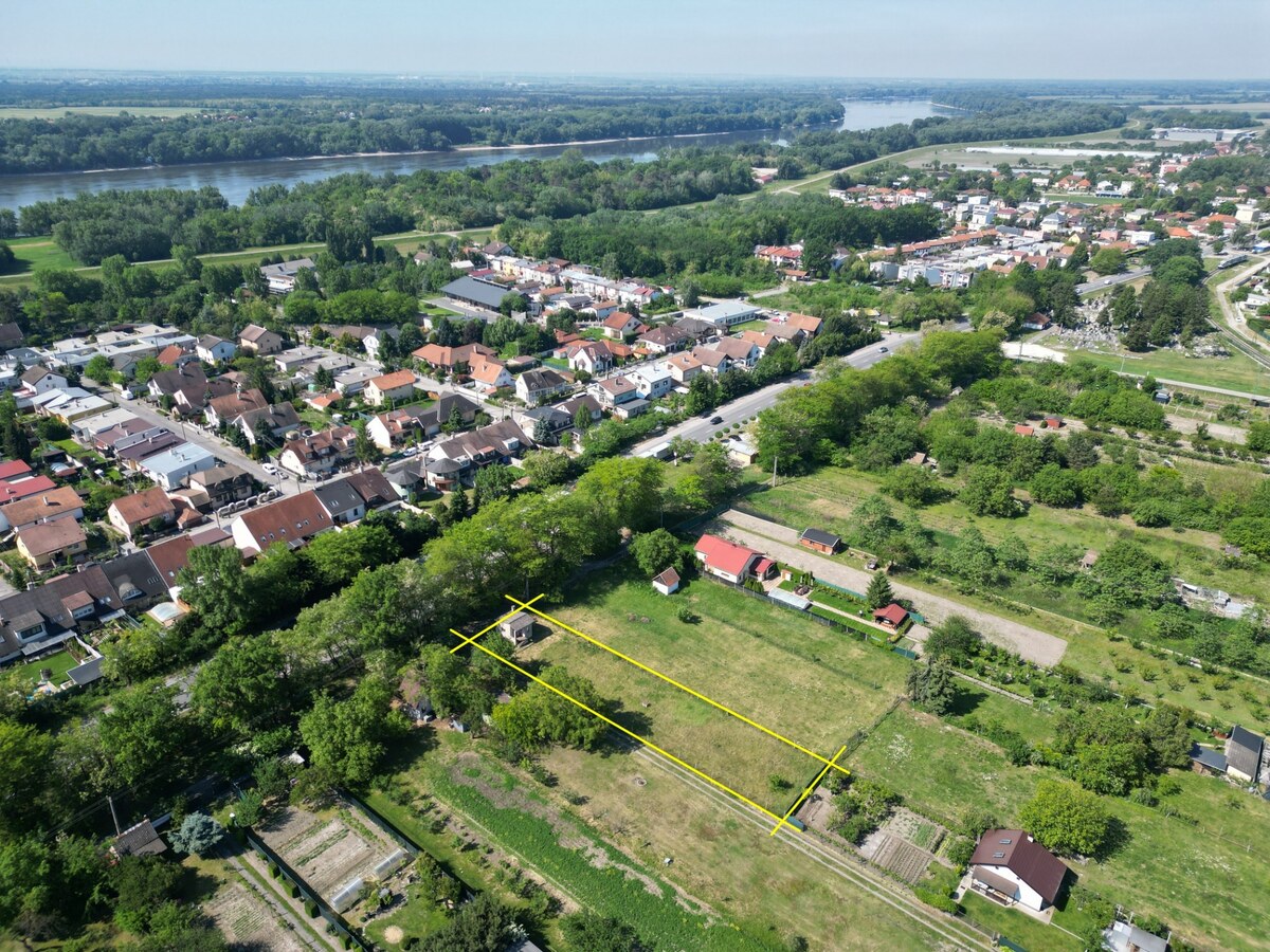 NA PREDAJ ZÁHRADA S MUROVANÝM DOMČEKOM, NOVÁ STRÁŽ - KOMÁRNO