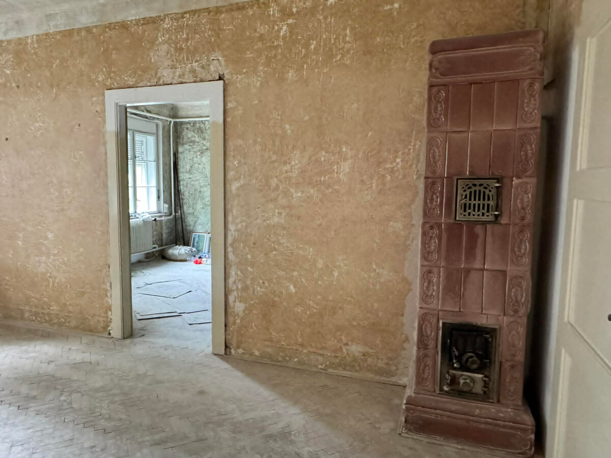 PREDAJ  5 izbový meštiansky byt v centre - KOMÁRNO — foto 3