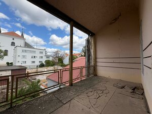 NA PREDAJ: HISTORICKÁ BUDOVA z 19. str. s pozemkom  v srdci Komárna — foto 4