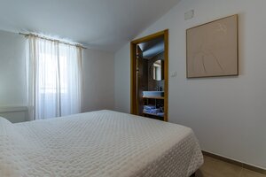 NA PREDAJ zrekonštruovaná vila /330 m²/ na pobreží, mesto Komiža /VIS/ — foto 14
