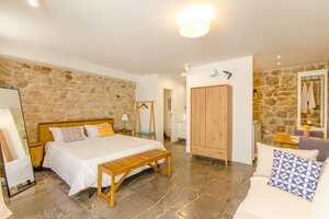 NA PREDAJ zrekonštruovaná vila /330 m²/ na pobreží, mesto Komiža /VIS/ — foto 17