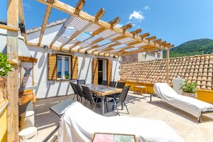 NA PREDAJ zrekonštruovaná vila /330 m²/ na pobreží, mesto Komiža /VIS/ — foto 7