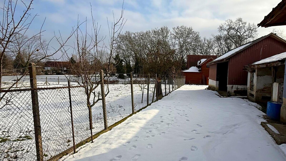 DVA DOMY S VEĽKÝM POZEMOK PRI JAZERE A RIEKE – MARTOVCE — foto 4