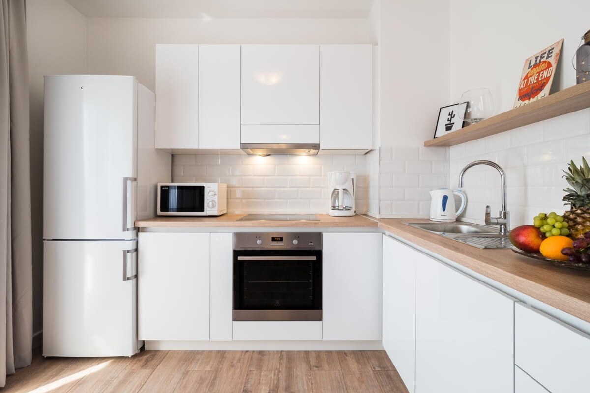 NA PREDAJ krásny luxusný apartmán /63 m2/ pri mori, Dalmátsko, Trogir — foto 7