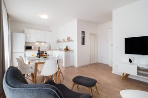 NA PREDAJ krásny luxusný apartmán /63 m2/ pri mori, Dalmátsko, Trogir — foto 3
