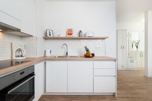 NA PREDAJ krásny luxusný apartmán /63 m2/ pri mori, Dalmátsko, Trogir — foto 8