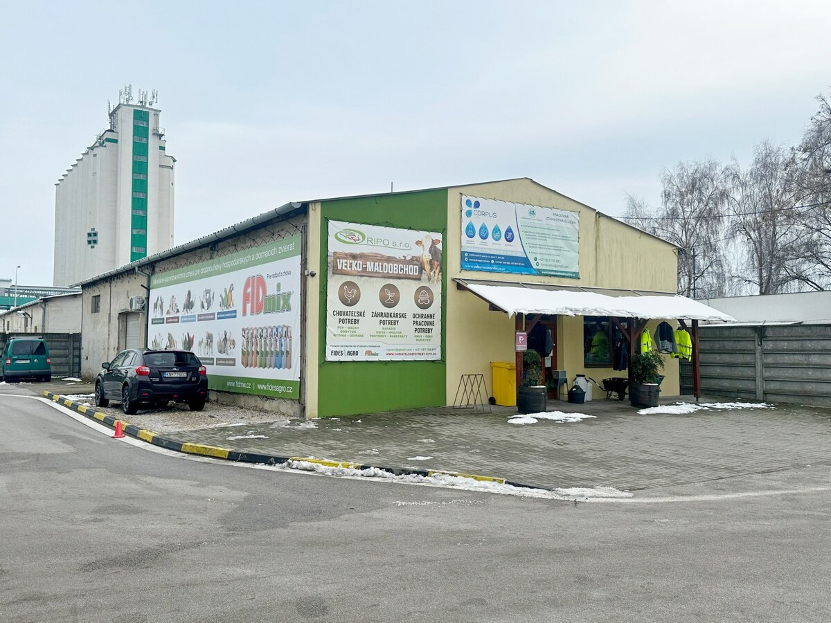 NA PREDAJ OBCHODNÝ A SKLADOVÝ PRIESTOR PRI HLAVNEJ CESTE, HURBANOVO