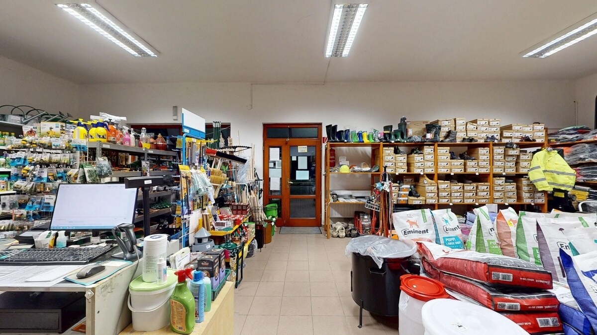 NA PREDAJ OBCHODNÝ A SKLADOVÝ PRIESTOR PRI HLAVNEJ CESTE, HURBANOVO — foto 2