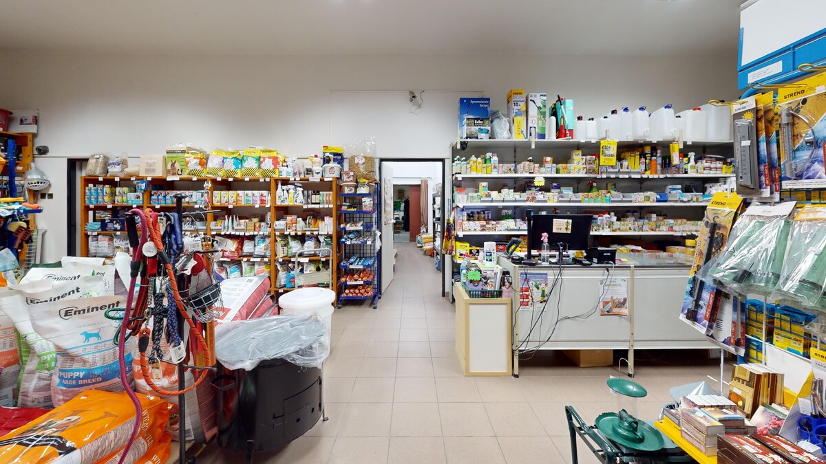NA PREDAJ OBCHODNÝ A SKLADOVÝ PRIESTOR PRI HLAVNEJ CESTE, HURBANOVO — foto 4