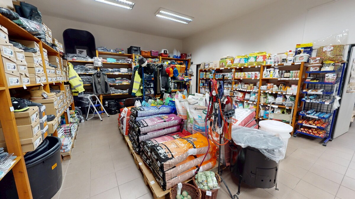 NA PREDAJ OBCHODNÝ A SKLADOVÝ PRIESTOR PRI HLAVNEJ CESTE, HURBANOVO — foto 6