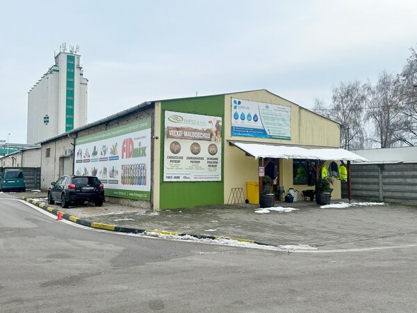NA PREDAJ OBCHODNÝ A SKLADOVÝ PRIESTOR PRI HLAVNEJ CESTE, HURBANOVO
