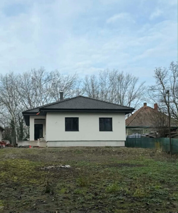 PREDAJ :  4 IZBOVÝ RODINNÝ DOM S GARÁŽOU,OBEC BODZA