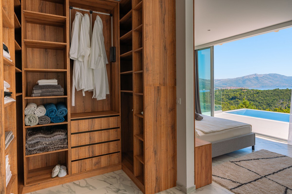 NA PREDAJ Luxusná vila  /360 m²/ s infinity bazénom, mesto Korčula — foto 11