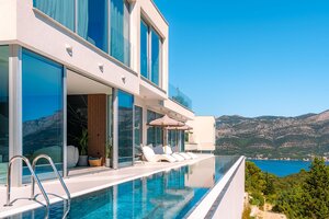 NA PREDAJ Luxusná vila  /360 m²/ s infinity bazénom, mesto Korčula — foto 19