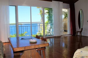 NA PREDAJ nádherný apartmánový dom priamo  pri mori, Primošten — foto 1