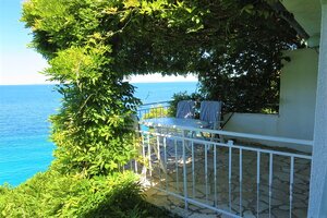 NA PREDAJ nádherný apartmánový dom priamo  pri mori, Primošten — foto 9