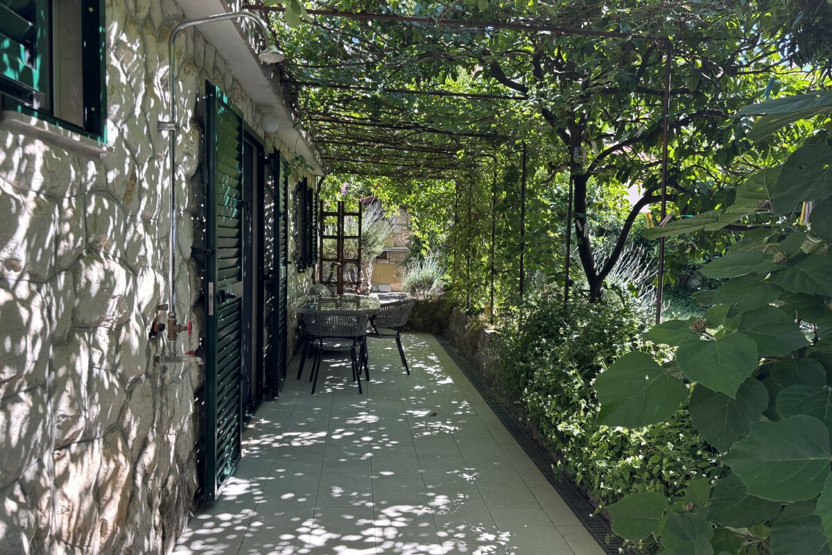NA PREDAJ zariadený rodinný dom / 91 m² / blízko k moru, ČIOVO — foto 16