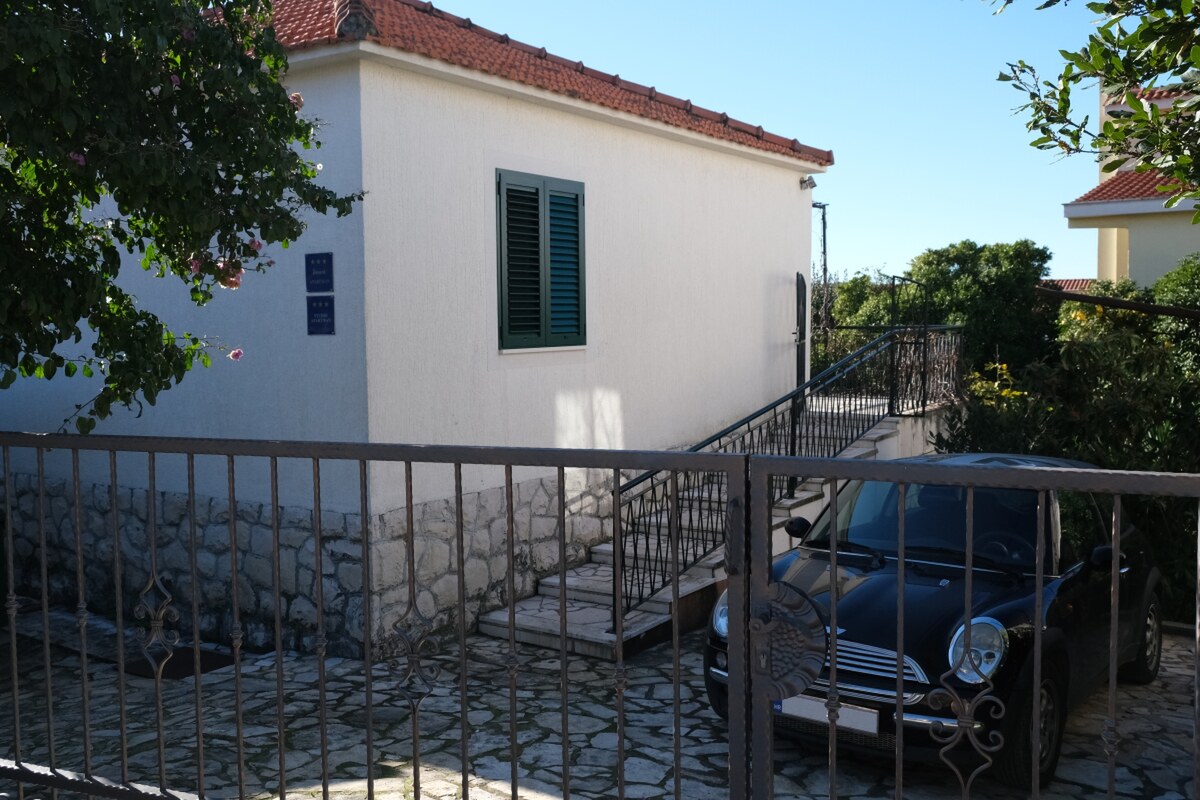 NA PREDAJ zariadený rodinný dom / 91 m² / blízko k moru, ČIOVO — foto 18
