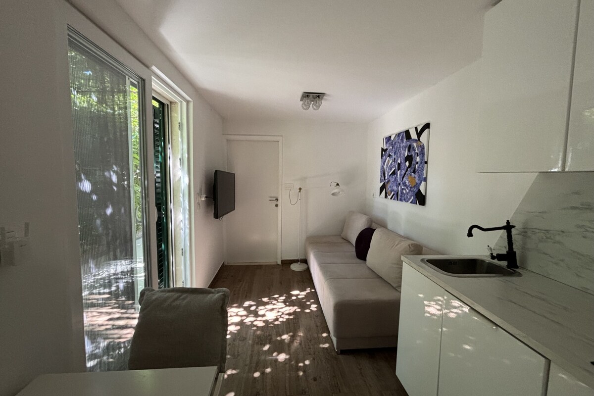 NA PREDAJ zariadený rodinný dom / 91 m² / blízko k moru, ČIOVO — foto 8