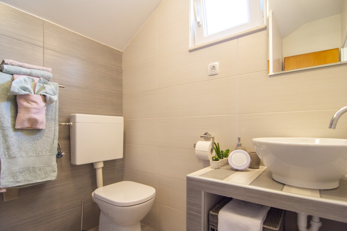 Na predaj krásny priestranný dom / 101 m²/ výhľadom na more  Čiovo — foto 10