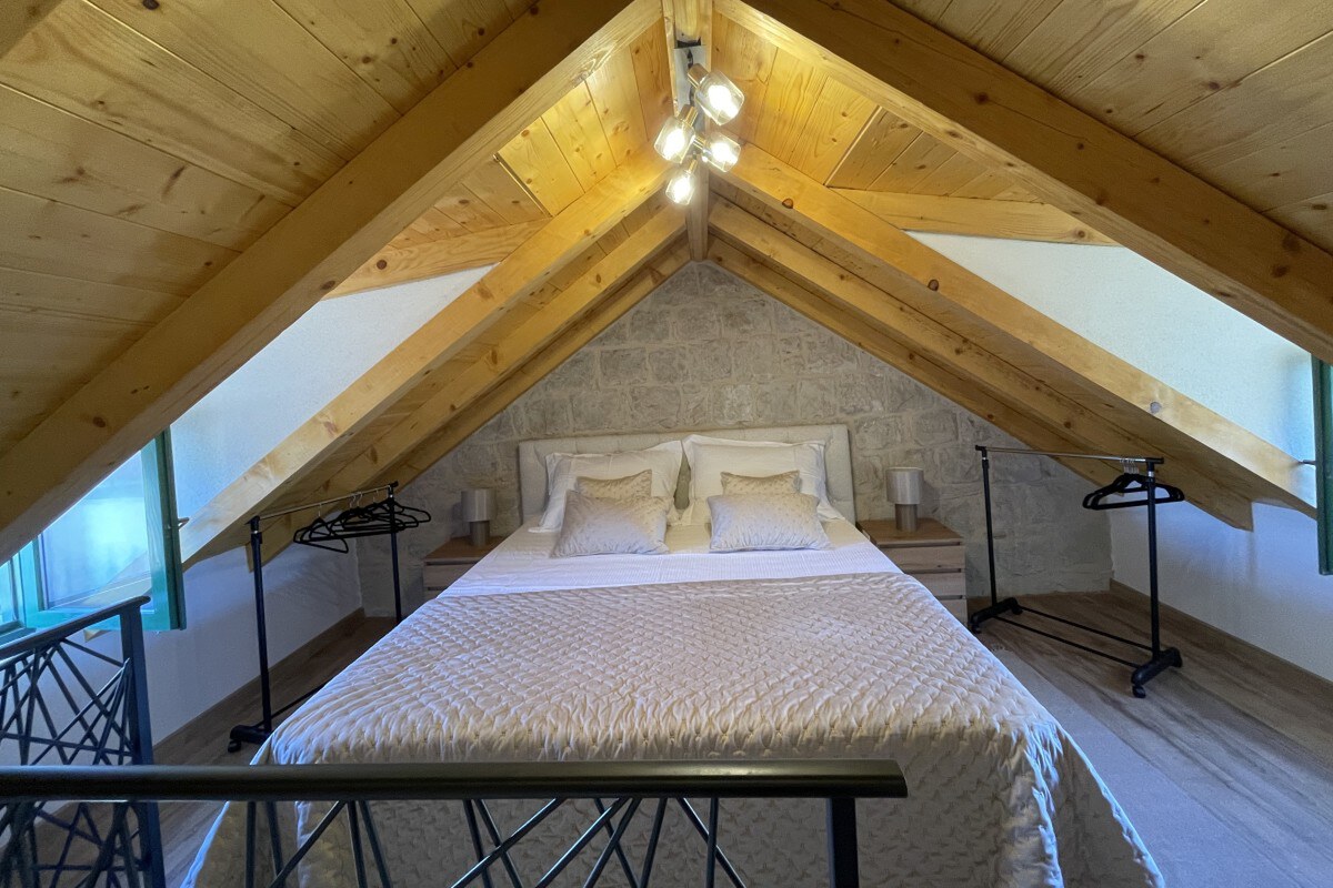 NA PREDAJ novozrekonštruovaný kamenný dom / 60 m²/ Kaštela — foto 12