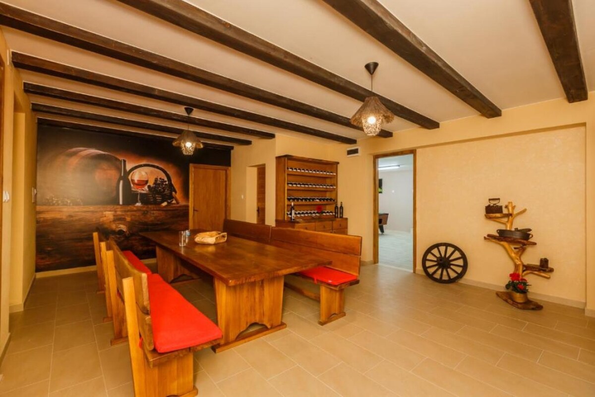 Nádherný dom /420 m²/ s bazénom a výhľadom na more, Dalmátsko, Kaštela — foto 17