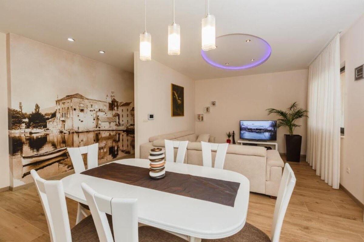 Nádherný dom /420 m²/ s bazénom a výhľadom na more, Dalmátsko, Kaštela — foto 5