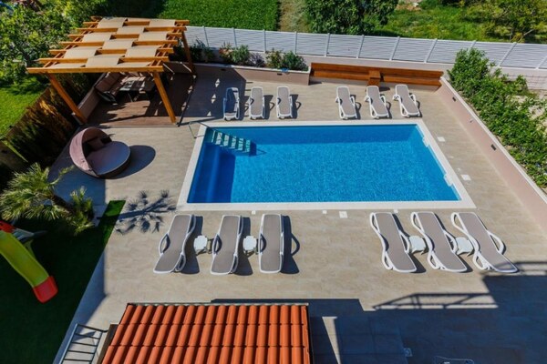 Nádherný dom /420 m²/ s bazénom a výhľadom na more, Dalmátsko, Kaštela