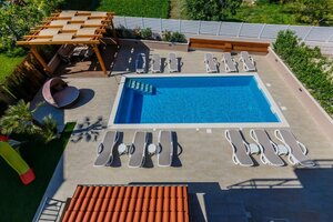 Nádherný dom /420 m²/ s bazénom a výhľadom na more, Dalmátsko, Kaštela — foto 1