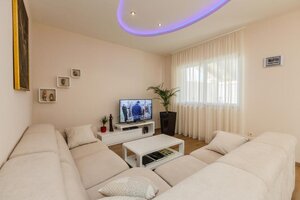 Nádherný dom /420 m²/ s bazénom a výhľadom na more, Dalmátsko, Kaštela — foto 3