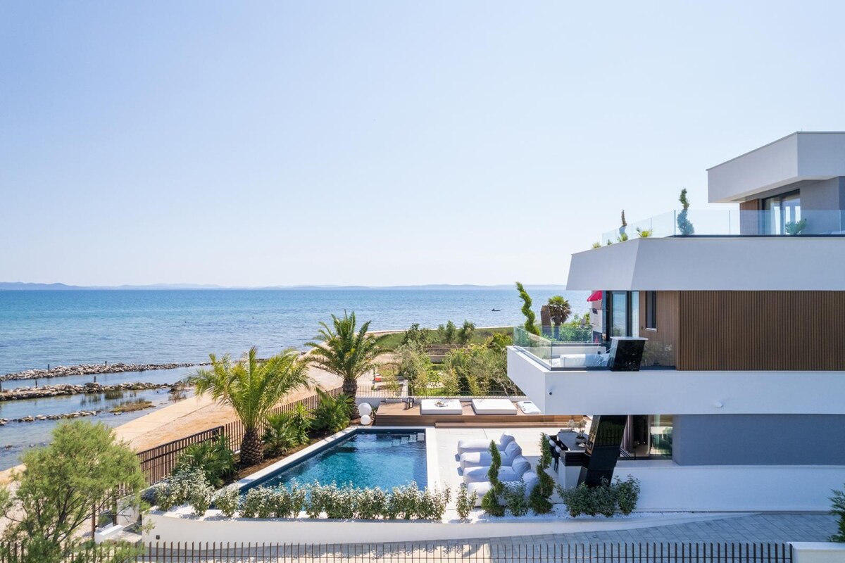 NA PREDAJ luxusná vila s bazénom, /236 m²/ Zadar, Privlaka — foto 3