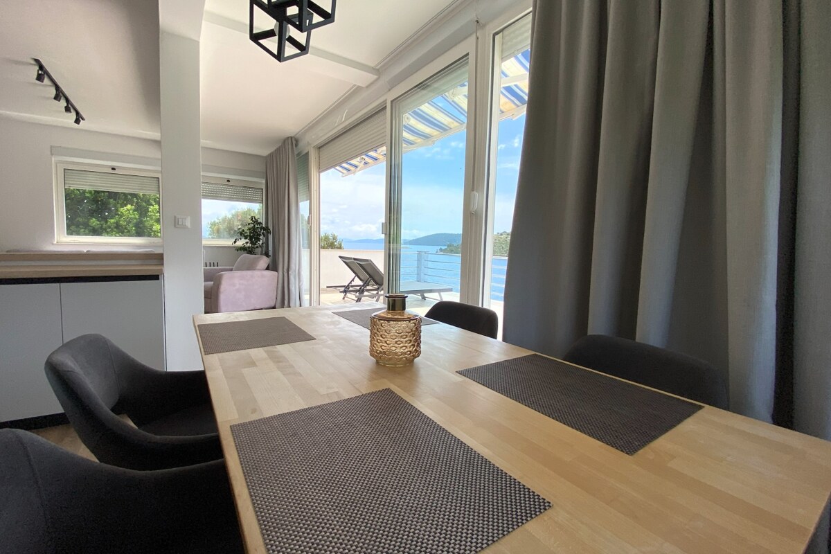 Apartmánová vila /500 m²/ pri mori, Dalmátsko, mestečko Marina — foto 11