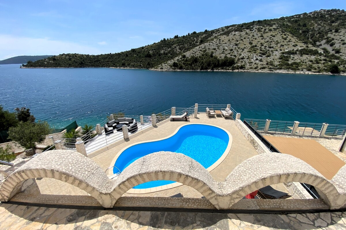 Apartmánová vila /500 m²/ pri mori, Dalmátsko, mestečko Marina — foto 4