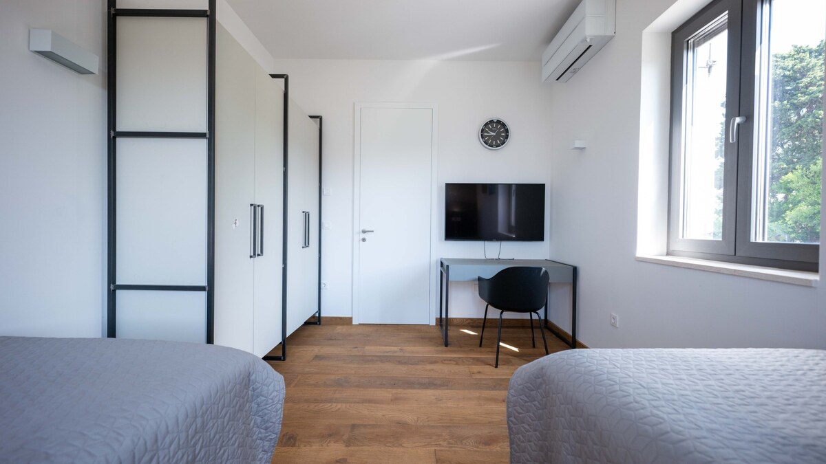 NA PREDAJ atraktívna kamenná vila /419 m²/ pri mori, Dalmátsko, Kozino — foto 16