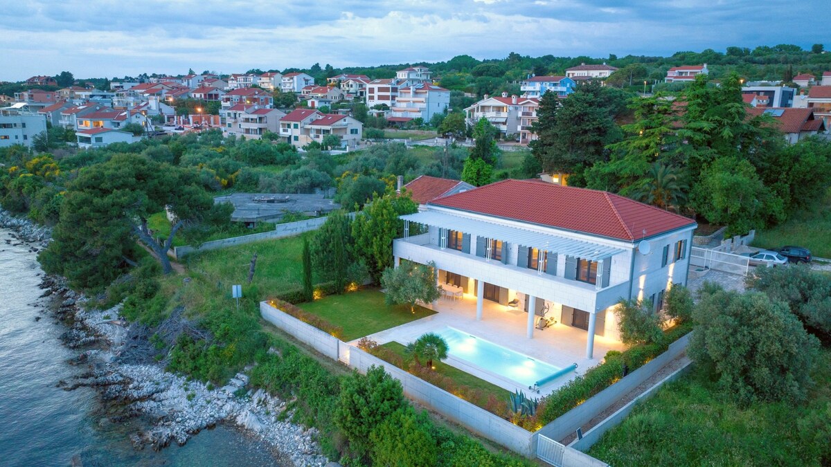 NA PREDAJ atraktívna kamenná vila /419 m²/ pri mori, Dalmátsko, Kozino — foto 2