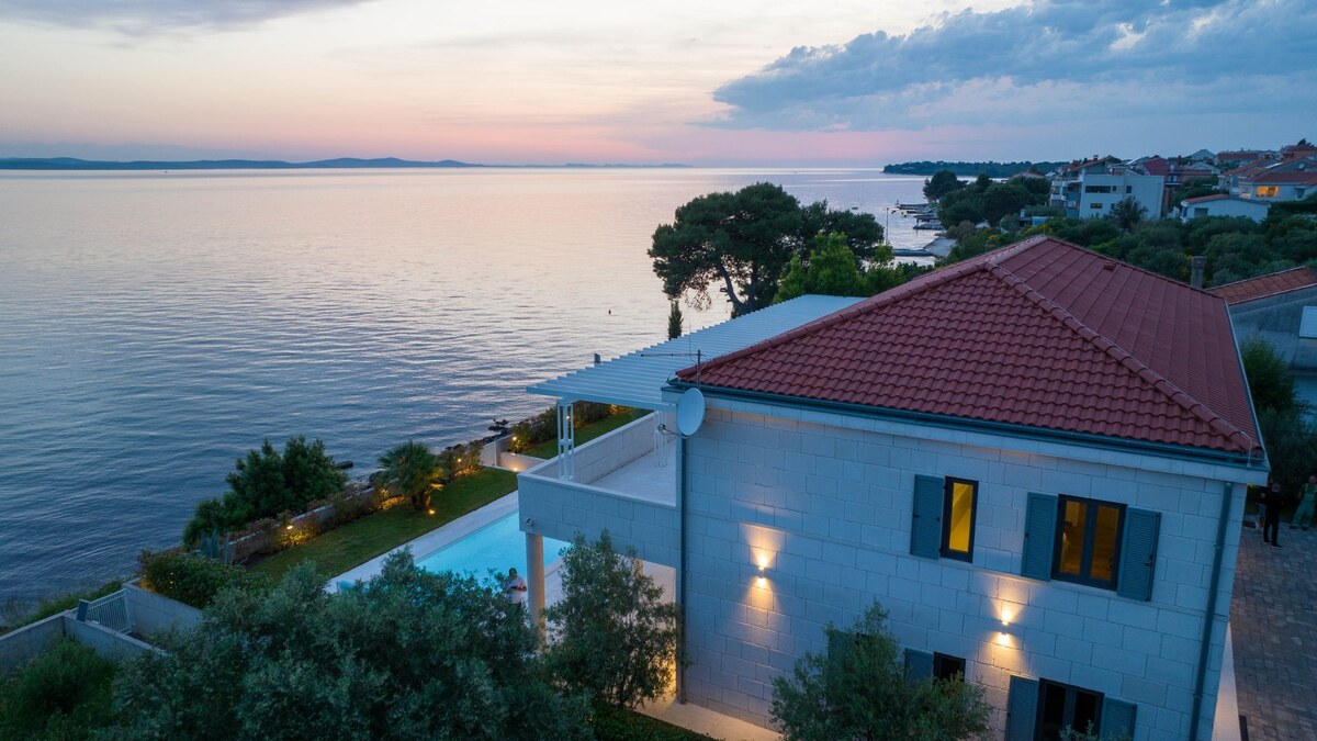 NA PREDAJ atraktívna kamenná vila /419 m²/ pri mori, Dalmátsko, Kozino — foto 4