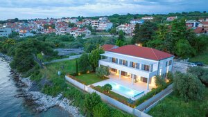 NA PREDAJ atraktívna kamenná vila /419 m²/ pri mori, Dalmátsko, Kozino — foto 2