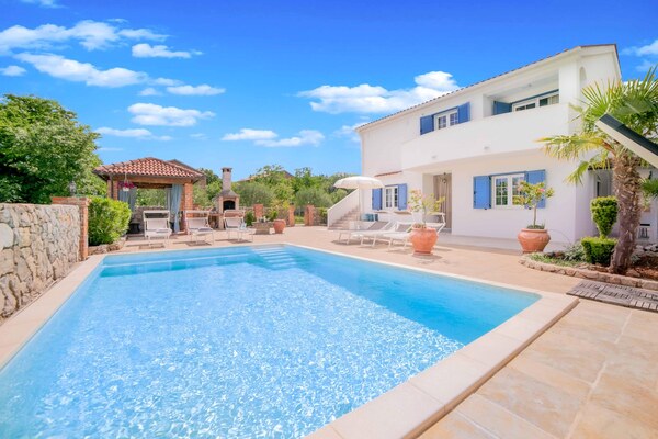 Atraktívna vila /230 m²/ s bazénom a záhradou, ISTRIA, ostrov KRK