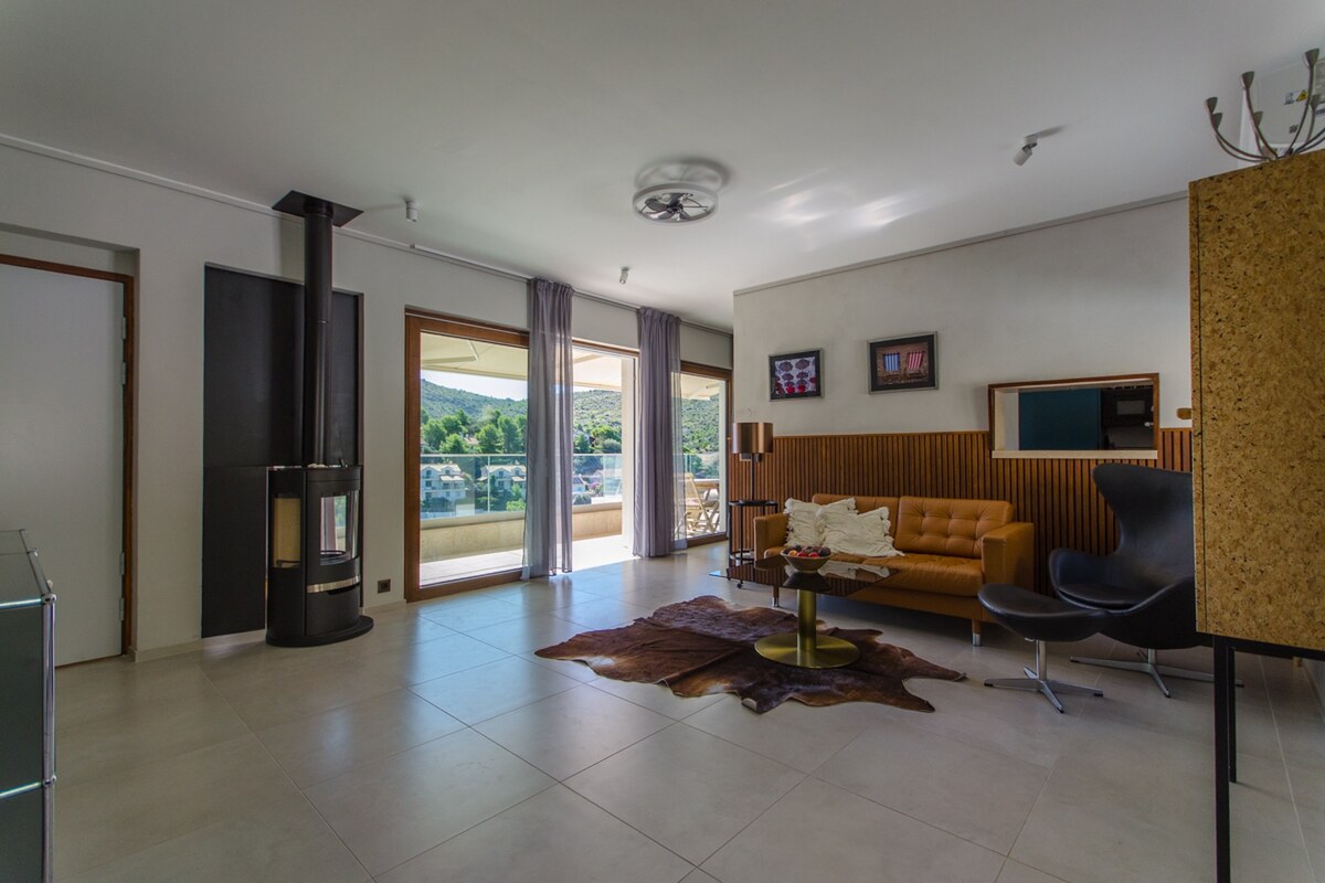 NA PREDAJ prekrásny novopostavený dom / 494 m²/ ostrov Brač, Bobovišća — foto 10
