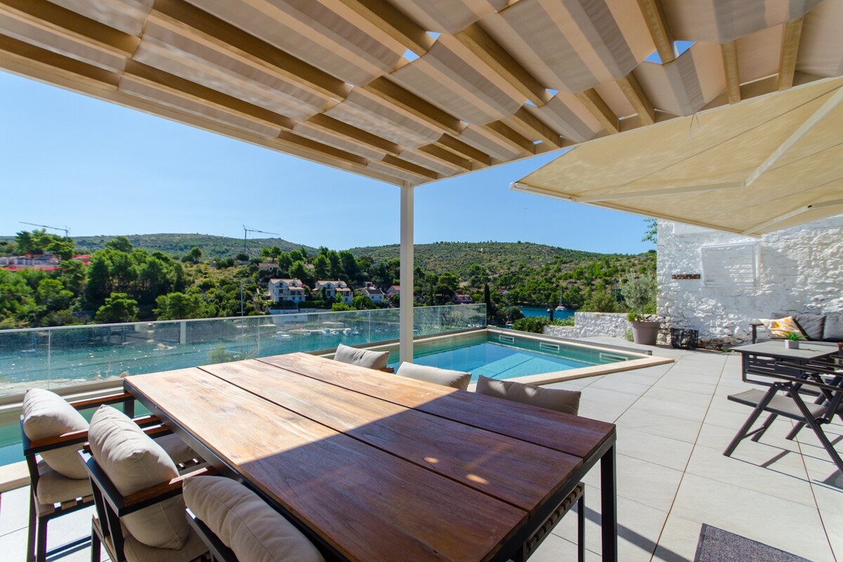 NA PREDAJ prekrásny novopostavený dom / 494 m²/ ostrov Brač, Bobovišća — foto 20