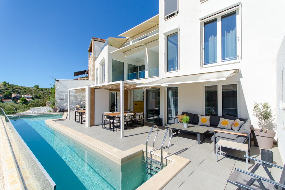 NA PREDAJ prekrásny novopostavený dom / 494 m²/ ostrov Brač, Bobovišća — foto 3