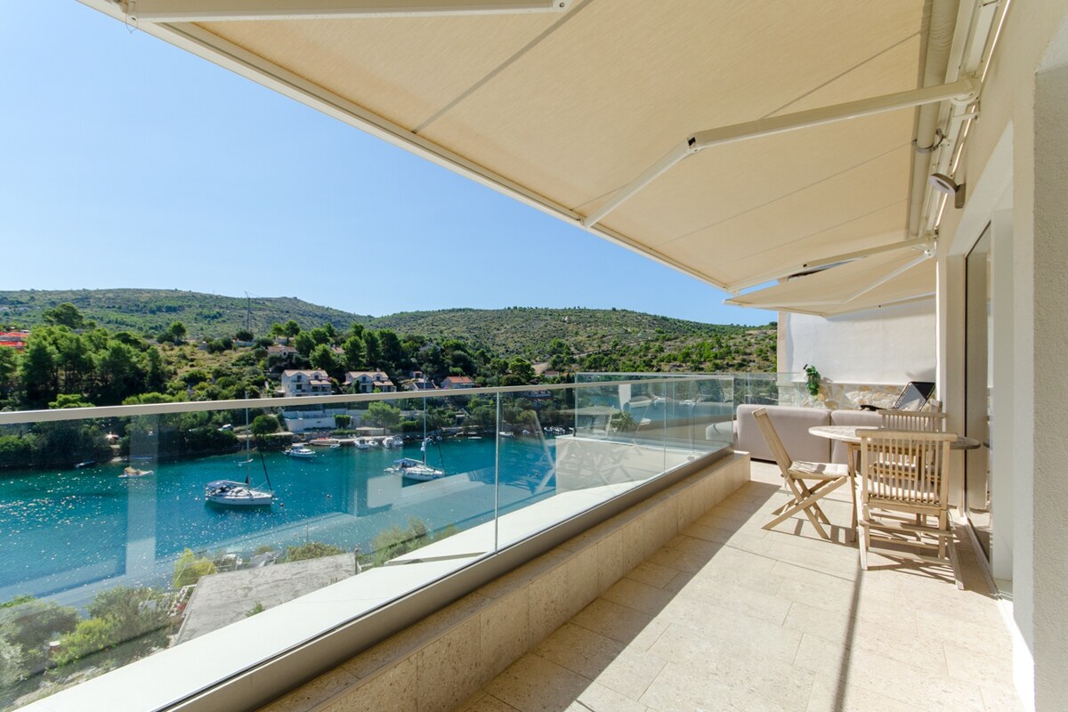 NA PREDAJ prekrásny novopostavený dom / 494 m²/ ostrov Brač, Bobovišća — foto 4