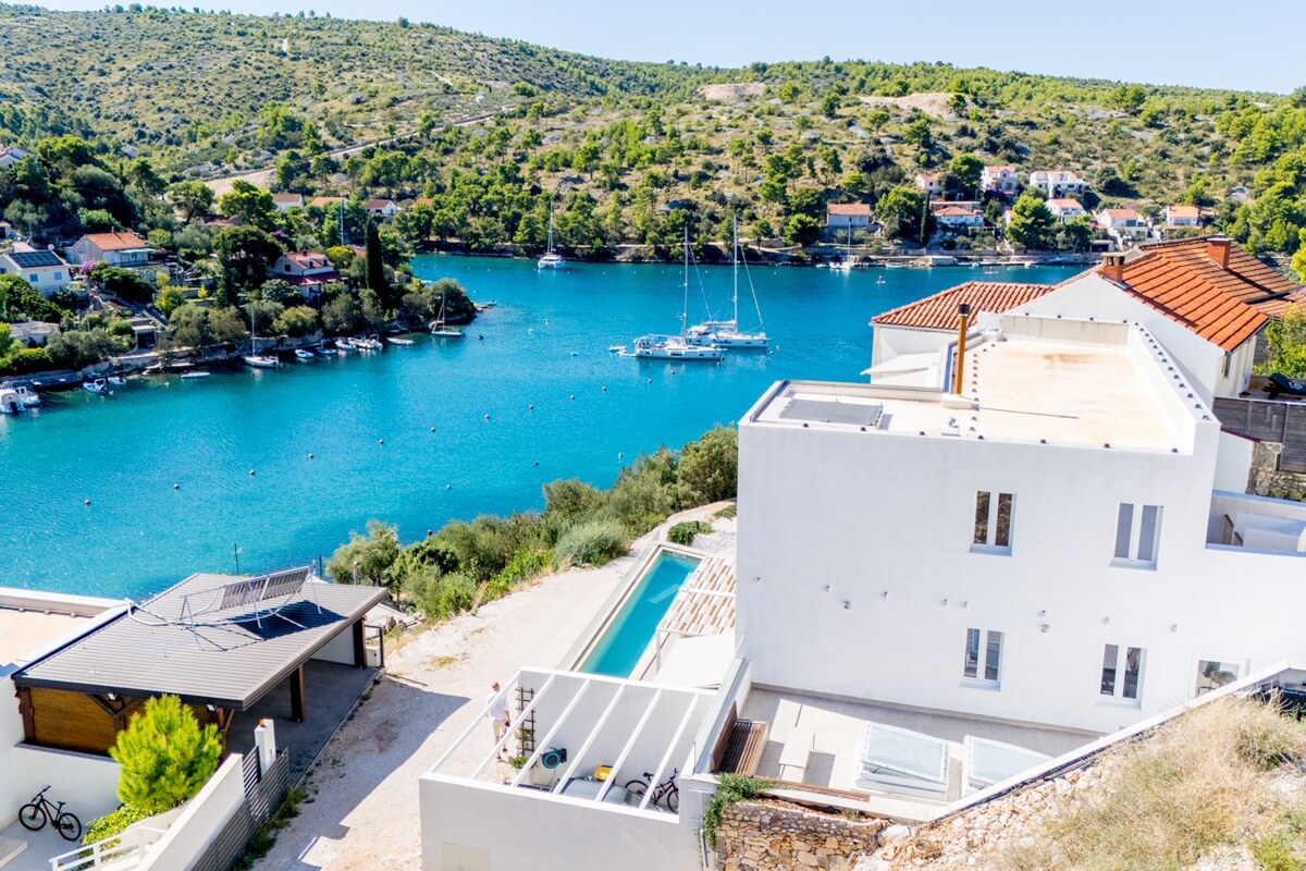 NA PREDAJ prekrásny novopostavený dom / 494 m²/ ostrov Brač, Bobovišća — foto 5