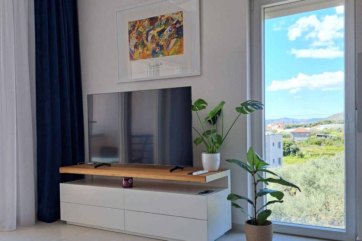 NA PREDAJ moderný luxusný apartmán /45 m² / Dalmátsko, TROGIR — foto 8