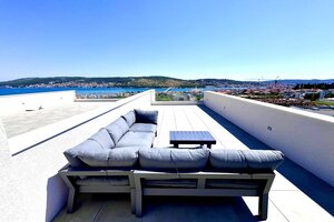 NA PREDAJ moderný luxusný apartmán /45 m² / Dalmátsko, TROGIR — foto 1