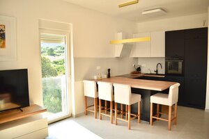NA PREDAJ moderný luxusný apartmán /45 m² / Dalmátsko, TROGIR — foto 4