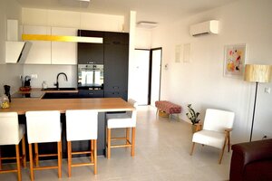NA PREDAJ moderný luxusný apartmán /45 m² / Dalmátsko, TROGIR — foto 5